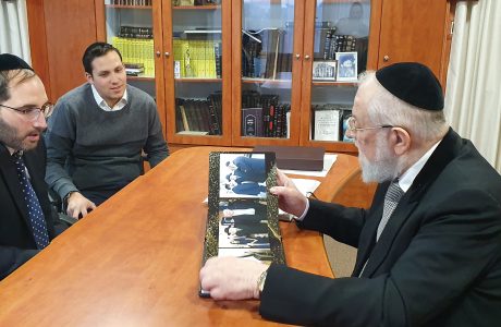 'כשאלבום תמונות סיפר על הדרך הארוכה יחד' – רבה הראשי של ת"א-יפו ובוני עולם