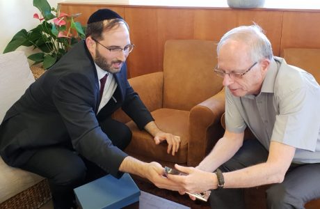 ארגון בוני עולם בישראל העניק אות הוקרה למנכ"ל קופ"ח כללית פרופ' אהוד דודסון